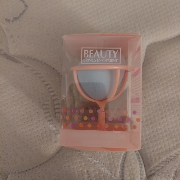 Makeup Blender Beauty Sponge with Holder - Picture 5 of 5